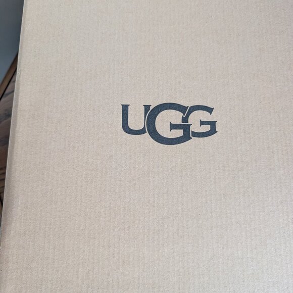 UGG classic mini NEW - Picture 7 of 9